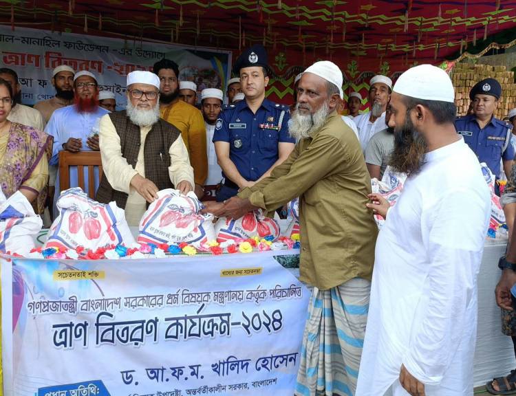 বন্যায় ঘরবন্দী মানুষের ঘরে খাবার পৌঁছে দেয়া হচ্ছে-ধর্ম উপদেষ্টা